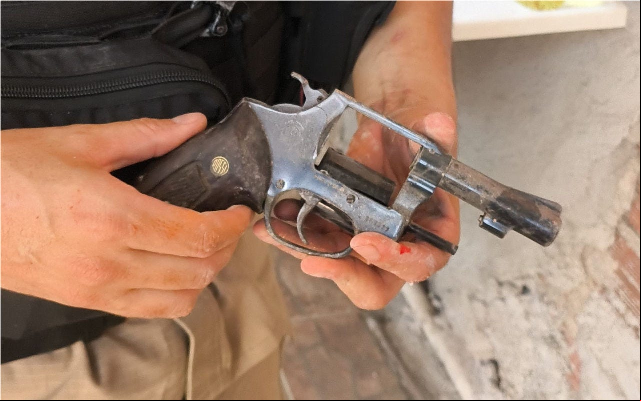 Arma apreendida pelos policiais